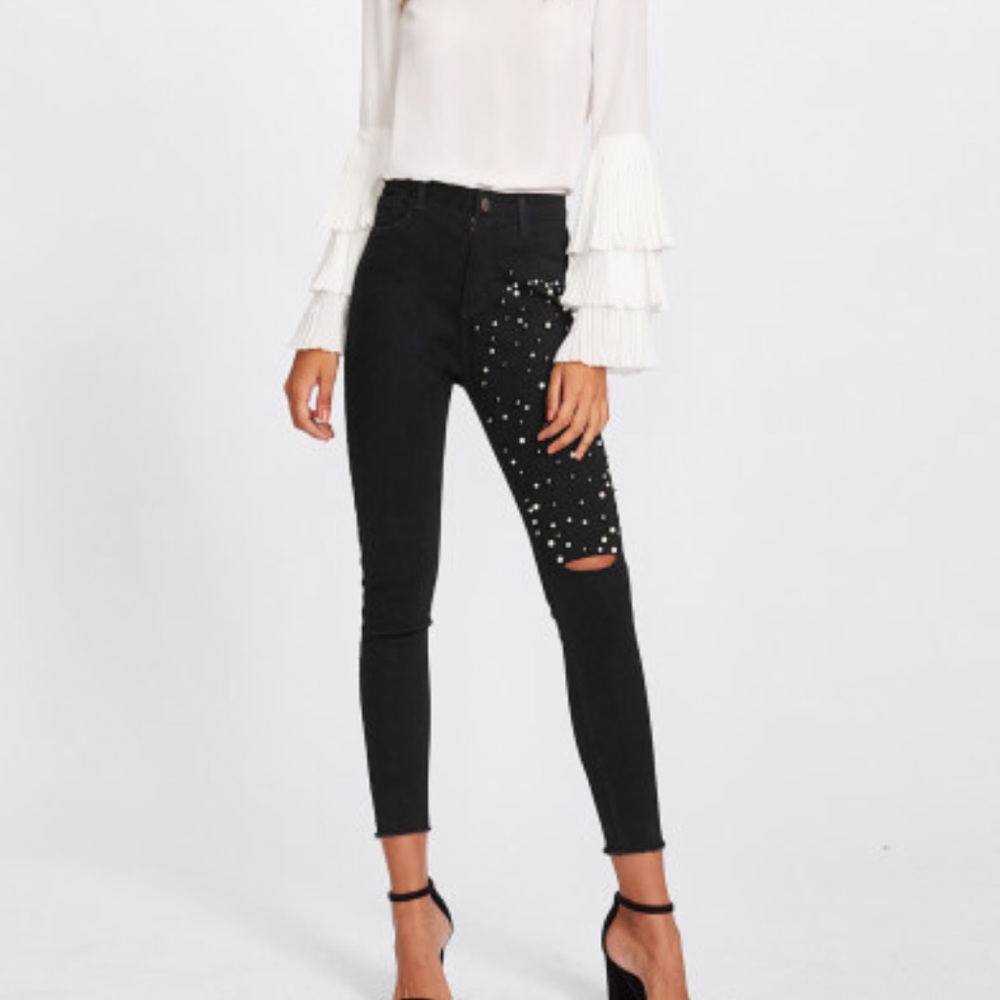 đBlack raw edge Capri jeans w/pearl thigh detail - Picture 3 of 8